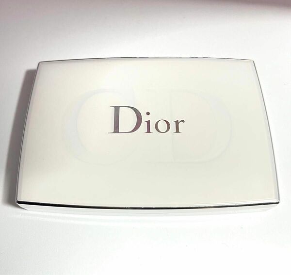 Dior スノーホワイトニング　ピュア　コンパクト021 リネン