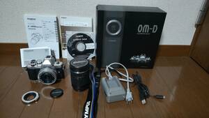 【中古】オリンパス OM-D E-M10 Mark II 　ダブルズームキット　シルバー