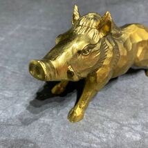 置物 猪　イノシシ　ウリボー　縁起物　陶器？　金色　ゴールド　干支　和風　小物　雑貨　亥　インテリア　オブジェ_画像2