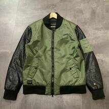 RRR☆良品/ 高級感溢れる!! '洗練されたデザイン' ROCAWEAR ロカウェア MA-1 切替 フライトジャケット ブルゾン size:L メンズ アウター _画像2