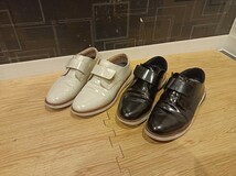 nn0202 047 COLE HAAN コールハーン レディース カジュアルシューズ 7Bサイズ(24.0cm-やや細め) 2点 セット 中古 現状品 靴 黒 白_画像1