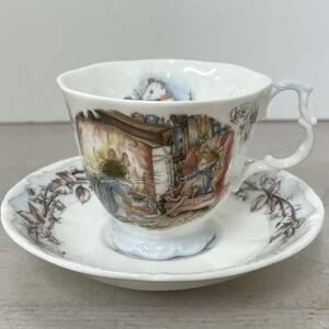 3338 Royal Doulton ROYAL DOULTON WINTER cup & saucer tea cup Blanc b Lee hedge 