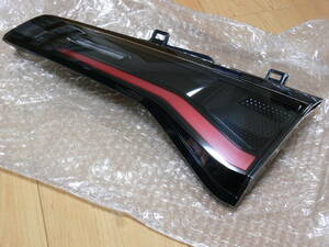 美品 ZR-V RZ3 RZ4 RZ5 RZ6 純正 テールランプ 右 内側(ゲート側) 34150-3V0-J02 中古 割れ破損なし 