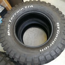 285/70R17 121/118Q 2015年【約10㎜分山】 BFGoodrich Mud-Terrain T/A マットテレーン４本セット_画像8