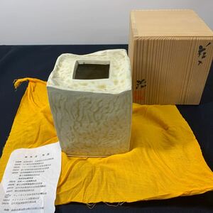 ★大阪/店舗受け取り可★鈴木治 花器 四方花入 茶器 和室 花生け フラワーベース　和風 木箱入り 約10cm×10cm 高さ13cm★