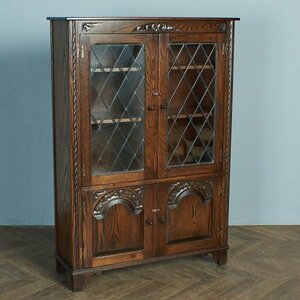 [76094]英国 Jaycee Furniture ガラス キャビネット ブックケース イギリス 本棚 オーク 木彫刻 飾り棚 シェルフ ナロー 食器棚 木製