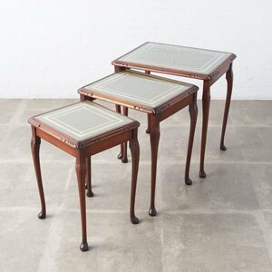 [58260]英国 クラシック ガラストップ ネストテーブル ブナ 猫脚 サイドテーブル ローテーブル 3連 花台 飾り台 ガラス 木製 イギリス