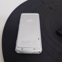 K223.12 　SONY ソニー カセットウォークマン WM-F101 中古　本体　動作確認済み　再生　ラジオ　確認 オーディオプレーヤー 音楽_画像4