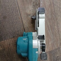 【中古現状品】Makita　マキタ　BS180D　18V　９ｍｍ 充電式ベルトサンダ_画像3