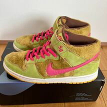 NIKE DUNK MID SB ベアブリック_画像2