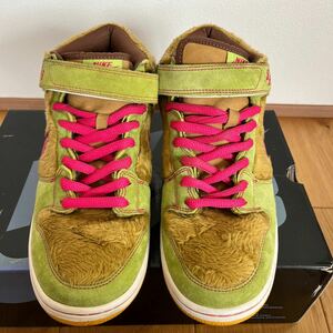 NIKE DUNK MID SB ベアブリック