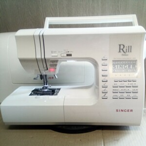 管理42★SINGER Rill Deluxe 1050DX シンガー ミシン 通電確認済 ジャンク品★★