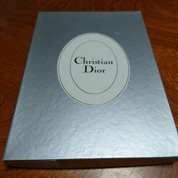 Christian Dior　(クリスチャン・ディオール)電話帳　赤
