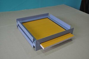 ni...... Japan molasses bee multi-tiered food box type for 12. navy blue panel bottom board attaching 4 person nest . pcs ( iron made )