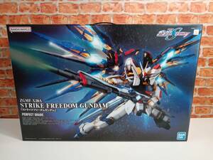 BANDAI PG 機動戦士ガンダムSEED DESTINY ストライクフリーダムガンダム ZGMF-X20A 1/60スケール プラモデル 未組立品