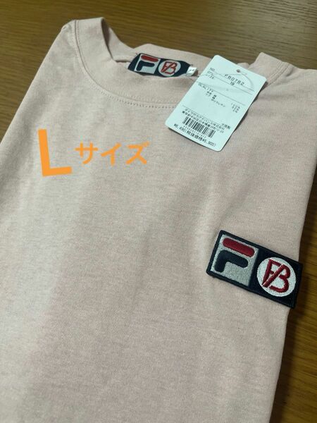 【FILA × BE:FIRST 】新品・未使用・タグ付き　ロゴ刺繍ワッペン Tシャツ ノベルティーなし（ピンク）
