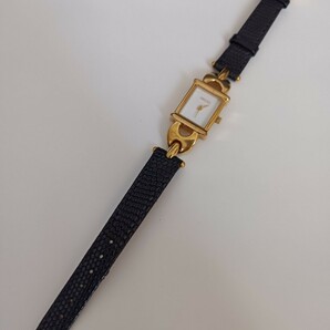 美品 稼働品 GUCCI 1800L レディース腕時計 白色文字盤 新品電池 オリジナル革ベルト、尾錠の画像6