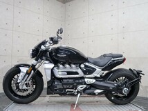 【47954】Triumph Rocket3R♪2500ｃｃトリプルエンジン搭載の唯一無二の存在感！【動画あり】_画像1