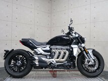 【47954】Triumph Rocket3R♪2500ｃｃトリプルエンジン搭載の唯一無二の存在感！【動画あり】_画像2