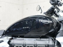 【47954】Triumph Rocket3R♪2500ｃｃトリプルエンジン搭載の唯一無二の存在感！【動画あり】_画像5