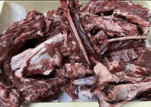 （肉付き冷凍廃骨8kg）合法的に屠殺され冷凍された鹿の骨。福岡県朝倉市で合計8kgの鹿骨が生産されました鹿の肉ペット用の野生動物の鹿肉