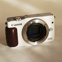 Canon　キャノン　EOS　M10　ホワイト　コンパクト　デジタルカメラ　中古品_画像2