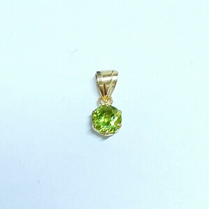 Новый ☆ K18 (18 золота) натуральный камень Peridot Top Top