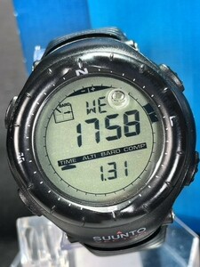 超美品 スント SUUNTO ヴェクター VECTOR 腕時計 ミリタリーブラック ss010600110 登山 高度計 気圧 温度 アウトドア 動作確認済み