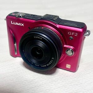 美品 Panasonic デジタルカメラ LUMIX DMC-GF2W-R ダブルレンズキット レッドパナソニック ルミックス ミラーレス ミラーレス一眼