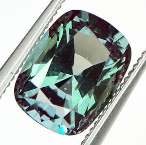 ◆極上美品◆京セラ社◆再結晶◆クレサンベール◆合成 アレキサンドライトルース◆1.734ct◆縦8.1mm×横5.9mm 厚み4.4mm◆