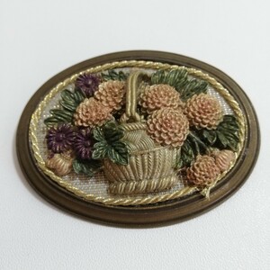 1980s ヴィンテージ 立体彫刻花籠 ブローチ 7cm [花 花かご 楕円 オーバル フラワー 花束 ]