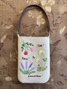 ハンドメイド、手刺繍、「蜜蜂と花のサンプラーのスマホ＆グラスケース」２way、ナチュラル 2