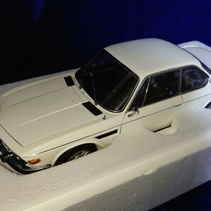 1/18 Autoart オートアート BMW 3.0 CSi 70671 Alpine White E9 スポーツバージョン インジェクション Neue Klasse アルピンホワイトの画像5