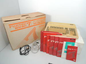 △現状品 富士通 FUJITSU MICRO7 FM-7 本体 MB25010 パーソナルコンピューター 箱あり レトロ 当時物 通電確認済み/管理2734A30-01260001