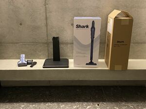 送料無料！新品！おまけ付！シャーク Shark 充電式サイクロンスティッククリーナー CH966J 掃除機 コードレス　スタンド　ブルー