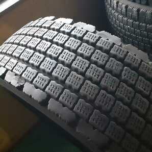 福島発 中古スタッドレス ブリジストン W910 295/80R22.5 1本 引き取り限定の画像1