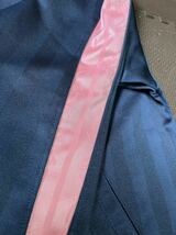 超美品PUMA濃紺ストライプ、ロゴピンク（刺繍）肩ラインロゴ入り上下セット　サイズSS_画像3