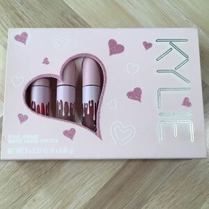 KYLIE カイリー　MATTE LIQUID LIPSTICK