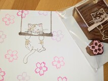 消しゴムはんこ 中古 スタンプ ハンドメイド　お遊び猫　ぶら下がり猫　桜模様_画像1