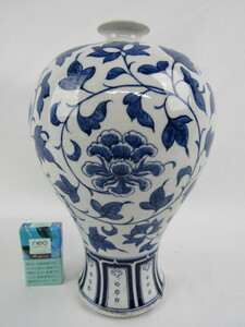 * времена предмет China старый . белый фарфор с синим рисунком цветок Tang . документ . высота 30cm*