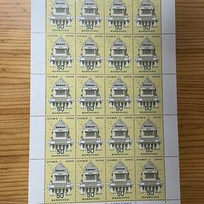 601【切手と解説書】※同梱不可 議会開設90年記念郵便切手 50円切手（20面）1シートと解説書1枚の画像3