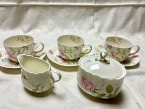 NARUMI ナルミ　BONE CHINA シュガーポット ミルクポット付　B&Pカップ＆ソーサー ３客　 白 花柄