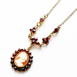 Vintage　1960’s shell cameo garnet pendant