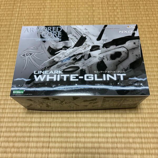 アーマードコア ラインアーク WHITE-GLINT ホワイトグリント 1/72 プラモデル [コトブキヤ]