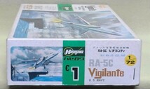 【ハセガワ】 アメリカ海軍艦載偵察機 RA-5C (ビジランティー) ・ 1/72 スケール 【未組立】_画像2