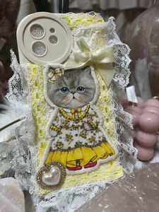 最終値下げコヤンイサムチョン　ハンドメイドスマホケース　ねこ　iPhone12ケース　韓国　黄色ドレス　ルミちゃん　りぼん