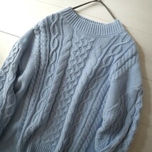 春色サックスブルーおしゃれテチチのクルーネックきれい色ケーブル編みニットプルオーバー長袖セーター水色こなれベーシック暖かい華やか_画像8