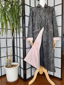 着物リメイクショールカラーリバーシブルコート　紬正絹グレー椿模様とピンクの紬正絹