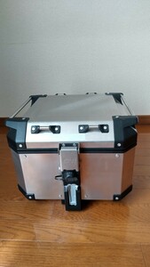 　GIVI(ジビ) バイク用 リアボックス モノキー 42L アルミ製TREKKEROUTBACKモノキー汎用ベース付き！！