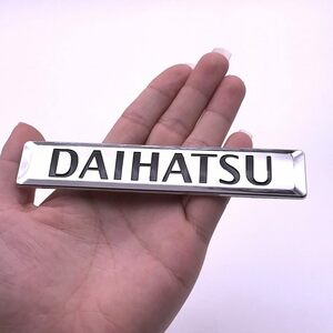 DAIHATSU(ダイハツ) エンブレム メッキシルバー　縦2.5cm×横13.5cm×厚3mm　①　送料無料